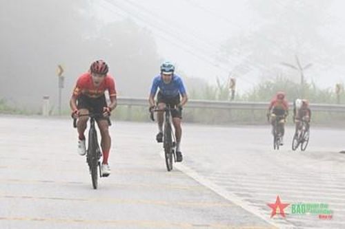 Chặng 3 Cuộc đua xe đạp về Điện Biên Phủ 2024: Áo vàng dễ đổi chủ