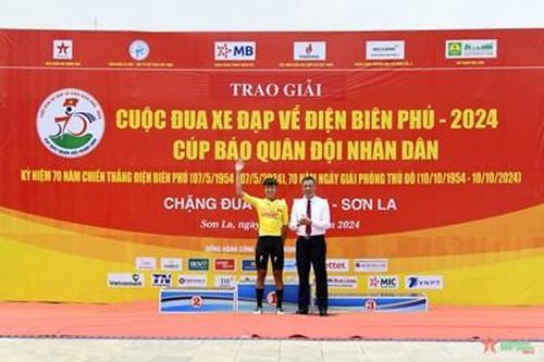 Nguyễn Minh Thiện 'xé' Áo vàng, Phạm Lê Xuân Lộc giữ Áo trắng và Áo chấm đỏ