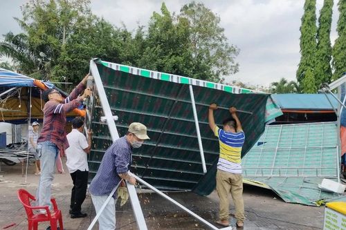 Hậu Giang: Lốc xoáy quét qua khu vực chợ đêm