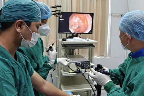 Hiểm họa nuốt phải dị vật khi uống thuốc