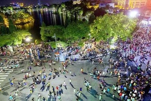 Hà Nội dự kiến cấm hội chợ, thể thao đông người ở phố đi bộ hồ Gươm