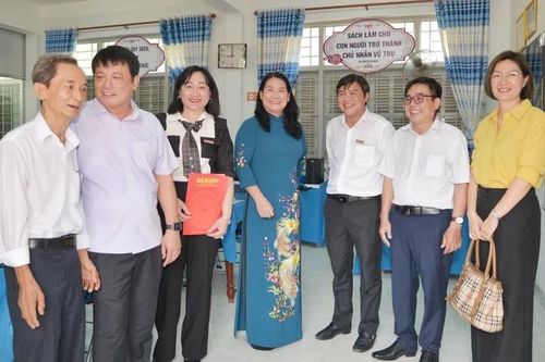 Báo Sài Gòn Giải Phóng tổ chức chương trình 'Thắp sáng niềm tin – Vượt khó đến trường'