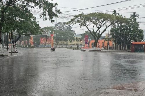 Quảng Nam, Quảng Ngãi đón cơn 'mưa vàng' giải nhiệt