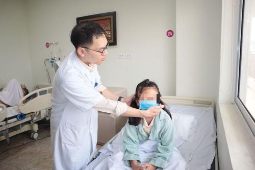 Đau đầu kéo dài, bé gái 9 tuổi được phát hiện có khối u não lớn