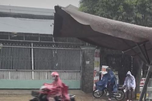 TPHCM có mưa 'vàng' giải nhiệt ở nhiều nơi