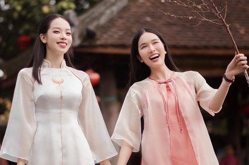 Á hậu Phương Anh: 'Thanh Thủy đang có lợi khi thi quốc tế'