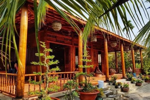Đại gia Vĩnh Long sở hữu ngôi nhà 'độc nhất vô nhị' làm từ 4.000 cây dừa, trị giá 6 tỷ đồng