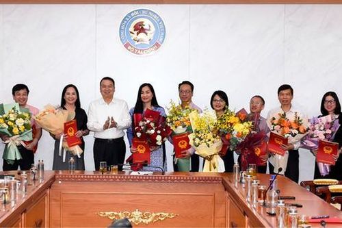 12 lãnh đạo Vụ, Cục của Bộ Tài chính vừa được bổ nhiệm có 4 cán bộ nữ