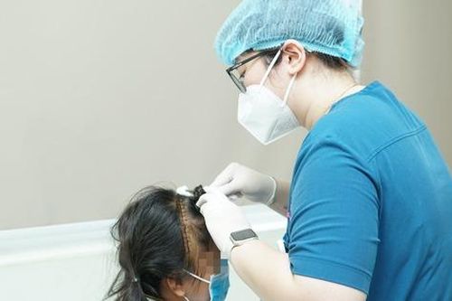 Phẫu thuật khối u màng não cực lớn cho bé gái 9 tuổi
