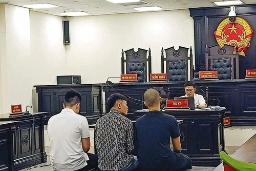 Bị tạt đầu xe, niên thiếu gọi nhóm truy kích đồng môn lìa đời