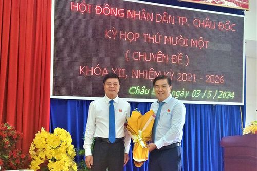 HĐND TP. Châu Đốc bầu Phó Chủ tịch UBND thành phố và thông qua nhiều nghị quyết quan trọng