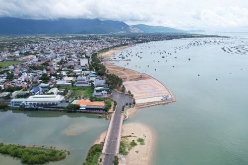 Tuyến đường ven biển từ Vạn Ninh đi Ninh Hòa: Điều chỉnh hướng tuyến để ít ảnh hưởng đến người dân