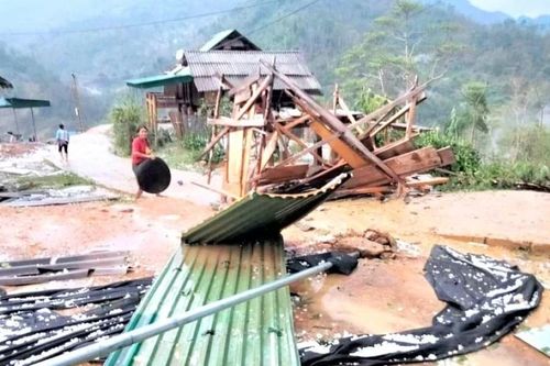 Mưa lớn, dông, lốc, sét gây thiệt hại tại nhiều địa phương