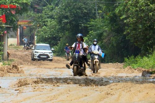 Nỗi lo mất an toàn giao thông vì đường xuống cấp