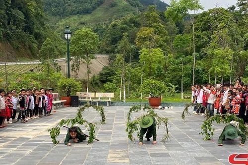Sôi nổi các hoạt động trải nghiệm, giáo dục lịch sử cho học sinh