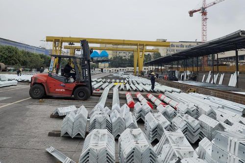 Hai nhà thầu hoàn thành cung cấp cột thép cho Dự án đường dây 500kV mạch 3