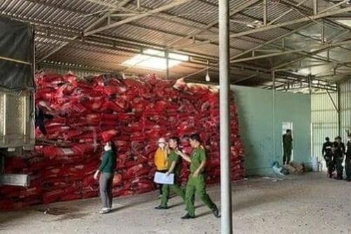 Công an khám xét Công ty Hasa Mặt Trời vì nghi sản xuất phân bón giả, trốn thuế
