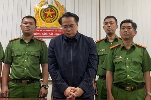 Vướng sai phạm vì 'bánh ngọt' hàng tỷ đồng trong đại án đăng kiểm