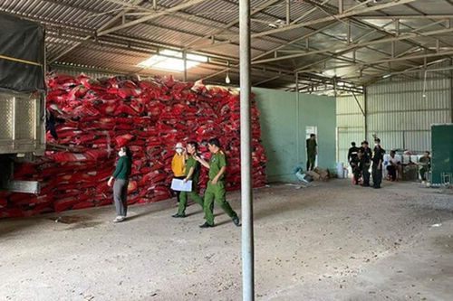 Khám xét 3 điểm sản xuất, mua bán phân bón ở Bình Thuận
