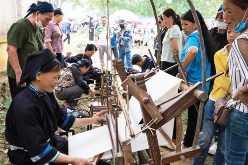 Nét duyên trong đường kim, mũi chỉ