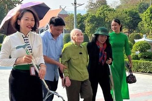 Trở về chiến trường xưa của 'cô dâu Điện Biên'