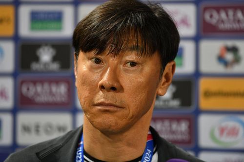 HLV Shin Tae-yong bất mãn: Trọng tài có vấn đề, nên giải nghệ đi