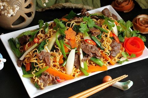 Điểm danh quán mì trộn, mì xào ngon tại TP.HCM