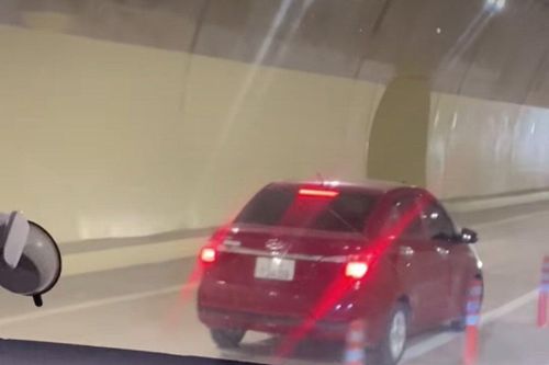 Ô tô ngang nhiên chạy ngược chiều trên cao tốc Diễn Châu - Bãi Vọt