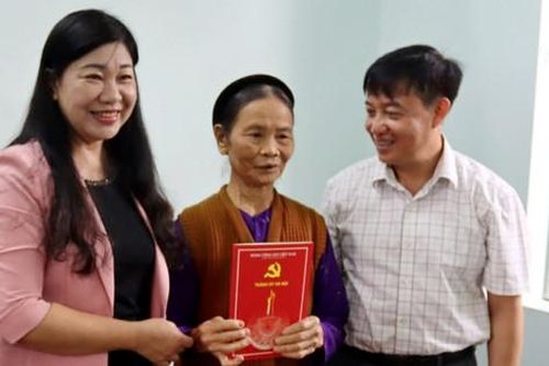 Tri ân thân nhân liệt sĩ, dân công hỏa tuyến chiến dịch Điện Biên Phủ tại Sơn Tây