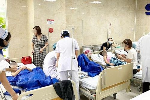 Liên tiếp các vụ ngộ độc thực phẩm quy mô lớn: Cách nào nhận biết sớm dấu hiệu?