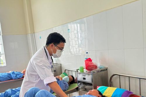 Quảng Ngãi: 5 người trong cùng gia đình bị ngộ độc nặng sau khi ăn cá nóc