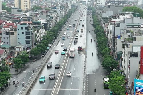Vành đai 2 trên cao cứ mưa là ngập do không được dọn rác thường xuyên