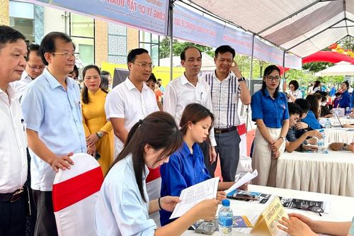 Tuyển dụng trên 2.400 chỉ tiêu, tiền lương hấp dẫn dành cho người lao động