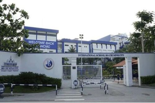 Nhiều suy ngẫm qua việc cô giáo phát sách 'nhạy cảm' cho học sinh 11