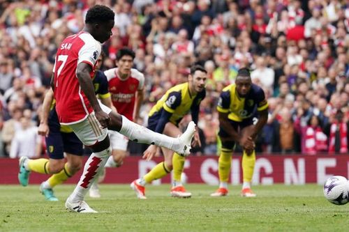 'Chiến binh không phổi' rực sáng, Arsenal gia tăng áp lực lên cuộc đua vô địch