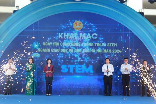 Đẩy mạnh chuyển đổi số và STEM trong giáo dục