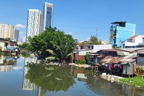 TP HCM: Người dân cạnh rạch Xuyên Tâm mong muốn sớm được di dời