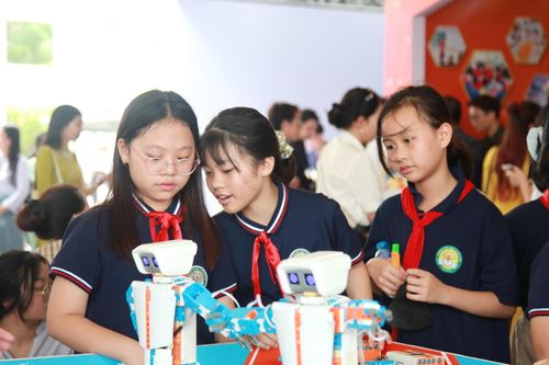 Khai mạc Ngày hội Công nghệ thông tin và STEM ngành giáo dục Hà Nội