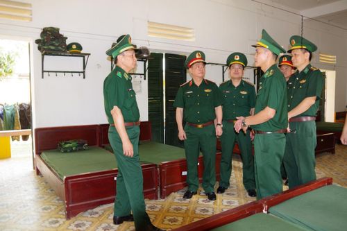 Kiểm tra nhiệm vụ trực sẵn sàng chiến đấu trên khu vực biên giới Điện Biên