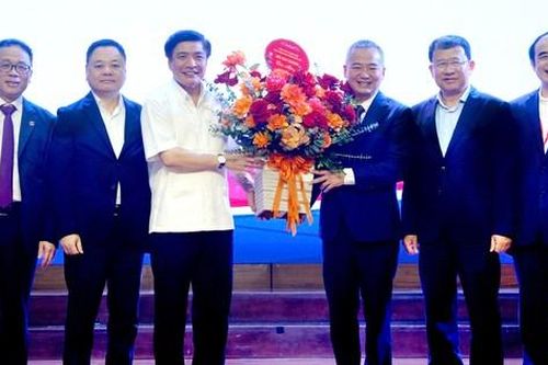 Bổ nhiệm lại Giám đốc Bệnh viện Đại học Y Hà Nội