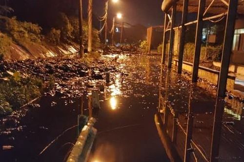 Hà Nội thông tin về bùn thải tràn xuống đường tại khu xử lý chất thải Nam Sơn