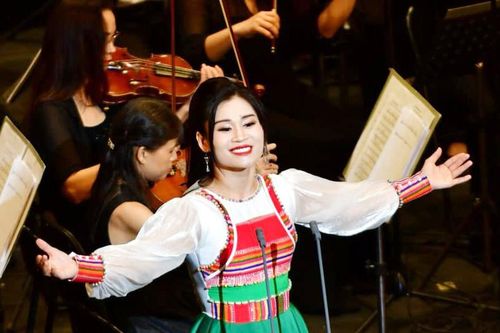Nghe giọng opera số 1 Việt Nam hát 'Quê tôi giải phóng' và 'Du kích sông Thao'