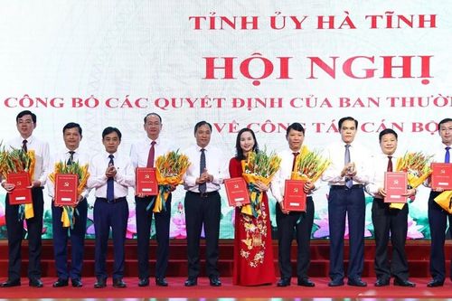 24 cán bộ sở, huyện ở Hà Tĩnh được luân chuyển
