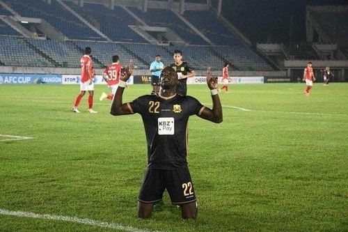 'Siêu phủi' Racheen Bello dự giải bóng đá 7 người tỉnh Thanh Hóa