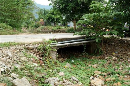 Sống gần đập nước vẫn thiếu nước sinh hoạt