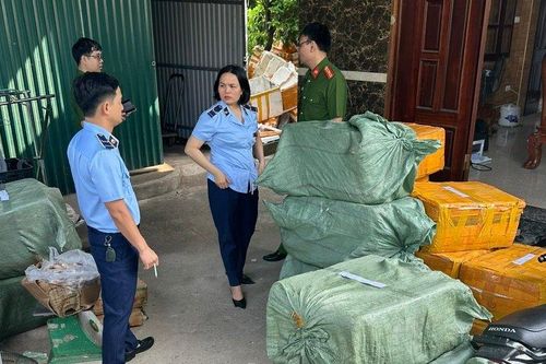 Hà Nội: Phát hiện, tạm giữ hơn 1,5 tấn thực phẩm không rõ nguồn gốc