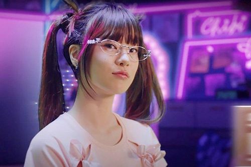 MV Sốc nhiệt: Hoàng Yến Chibi 'thái độ' khi bị chàng trai Nhật chặn đường