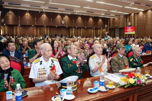 Lãnh đạo Tp.Hà Nội tri ân các chiến sĩ trong chiến dịch Điện Biên Phủ