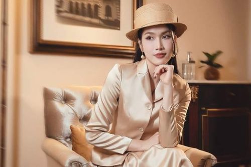 Á hậu Phương Anh hóa quý cô yêu kiều với váy áo thanh lịch