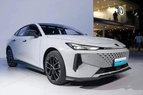 'Ông trùm' xe tải tại Việt Nam trình làng bom tấn sedan: ăn xăng ít hơn cả xe máy chỉ 0,9L/100km, giá quy đổi hơn 400 triệu đồng
